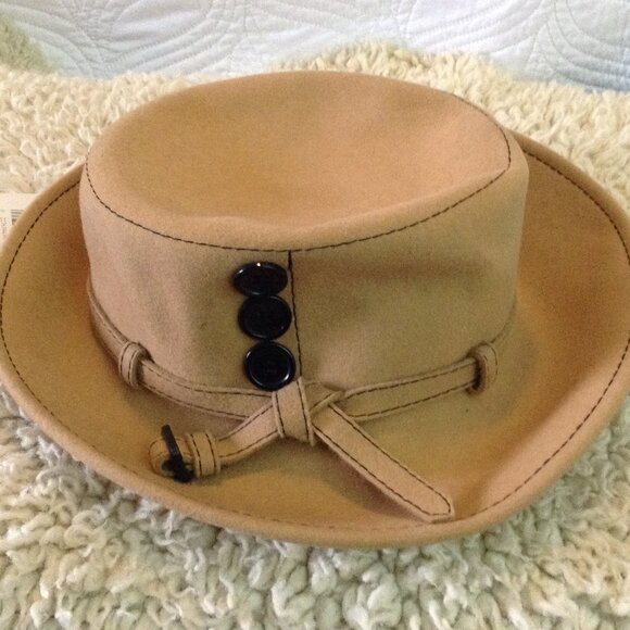 NWT Nine West Fedora-like/Cloche hat.  Packable, Avant Garde, Classy, Boho, Wool - Picture 1 of 5